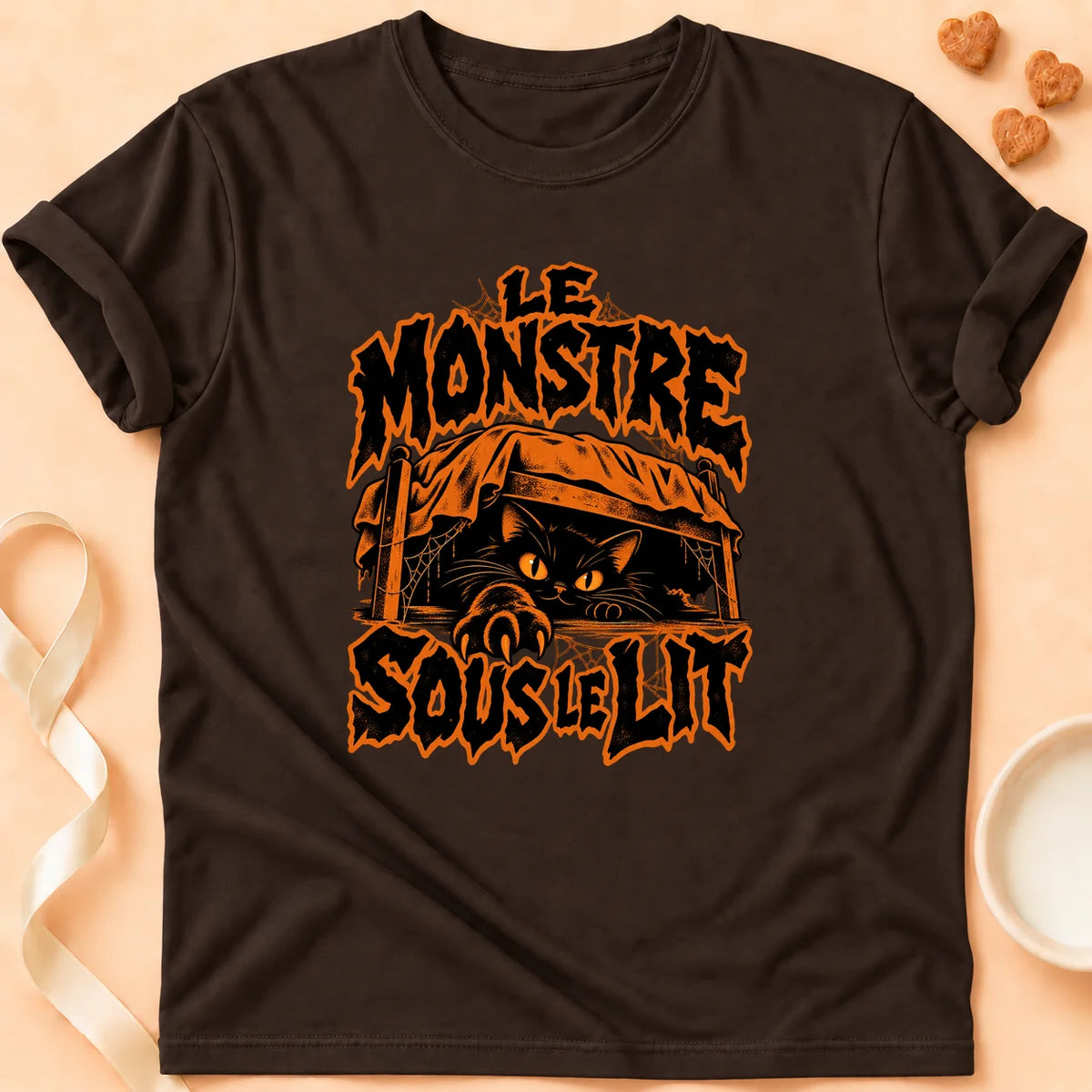 T-shirt chat Patoume – T-shirt Sous le lit – Chocolat