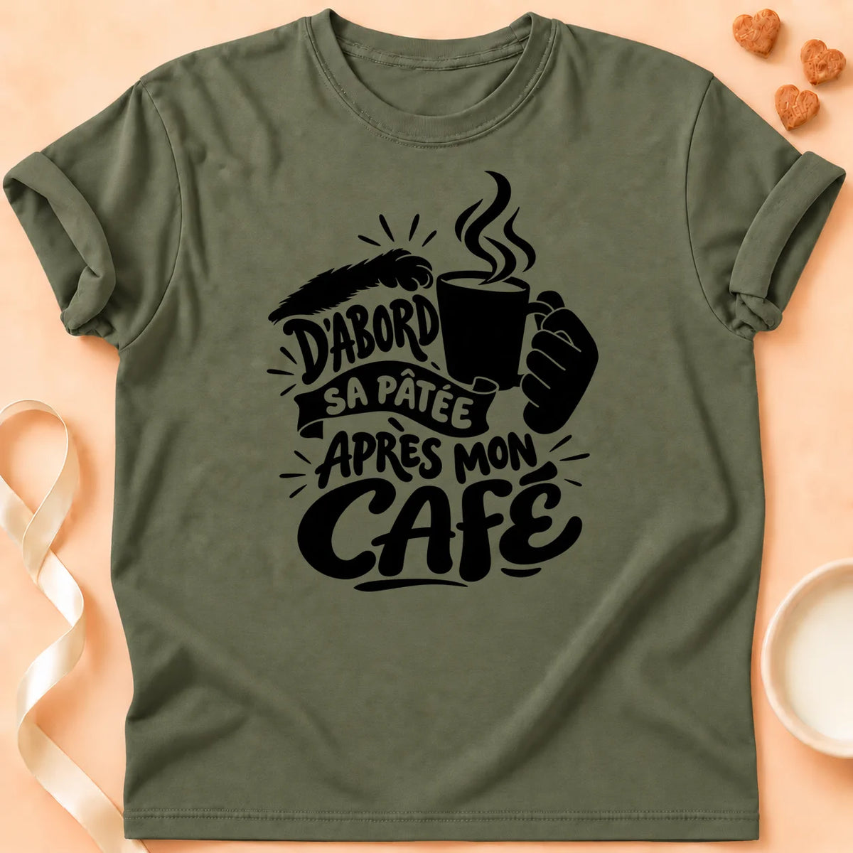 T-shirt chat Patoume – T-shirt D’abord sa pâtée – Vert kaki