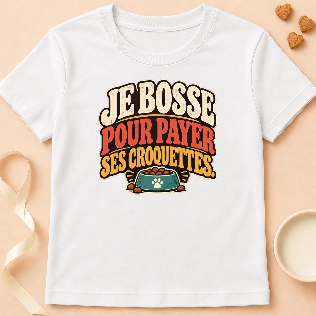 T-shirt chat Patoume – T-shirt Je bosse pour payer ses croquettes – Blanc